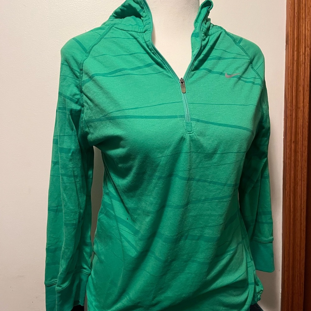 Woman’s activewear by Nike size 10. Sport. Exercise.‎